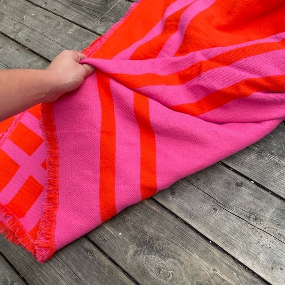 100% Arcylic Kate Spade Throw Blanket Red - Picture 7 of 9